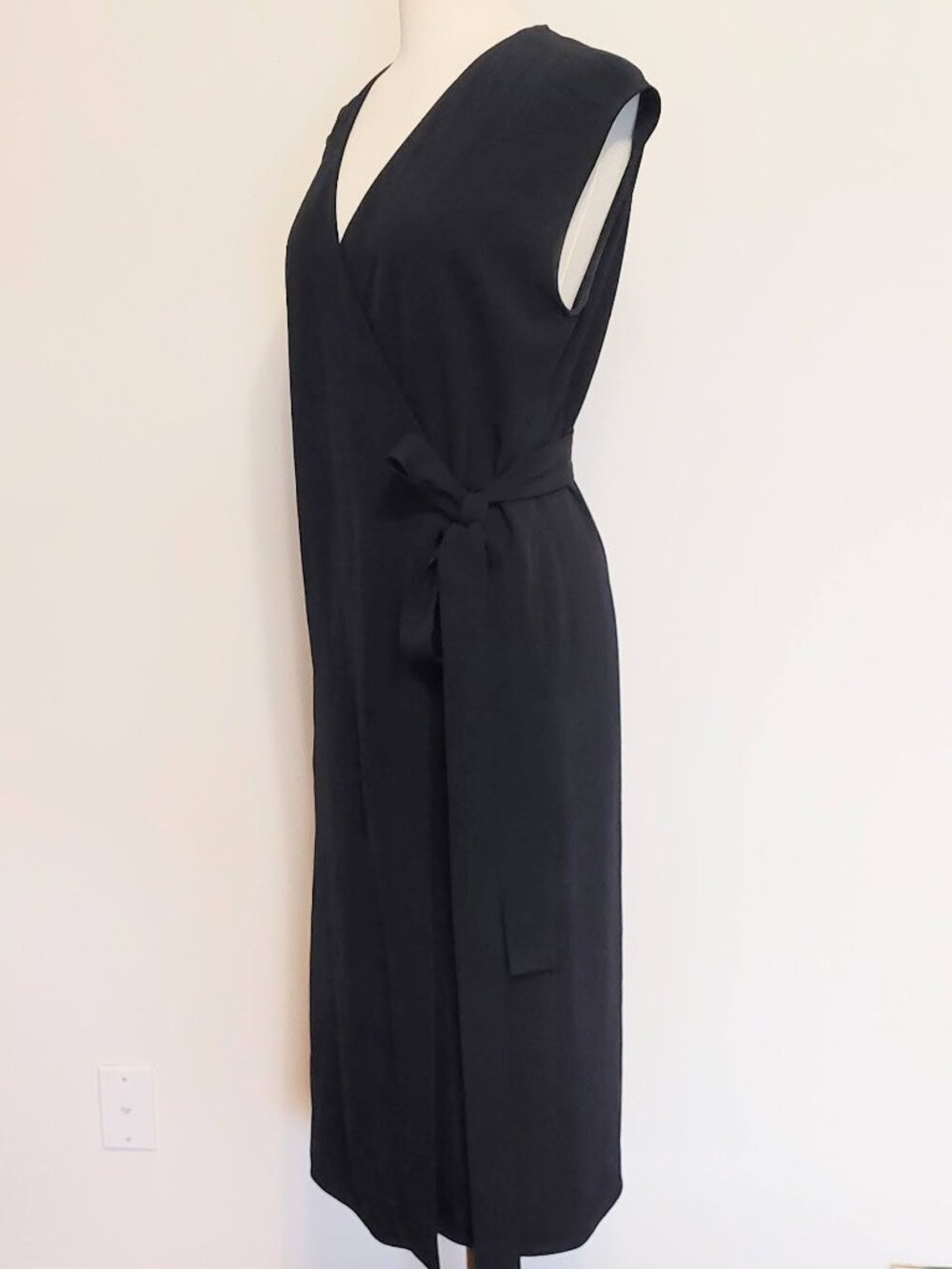 Everlane Black The Japanese GoWeave Sleveless Midi Wrap Dress w/Pockets Size: 2